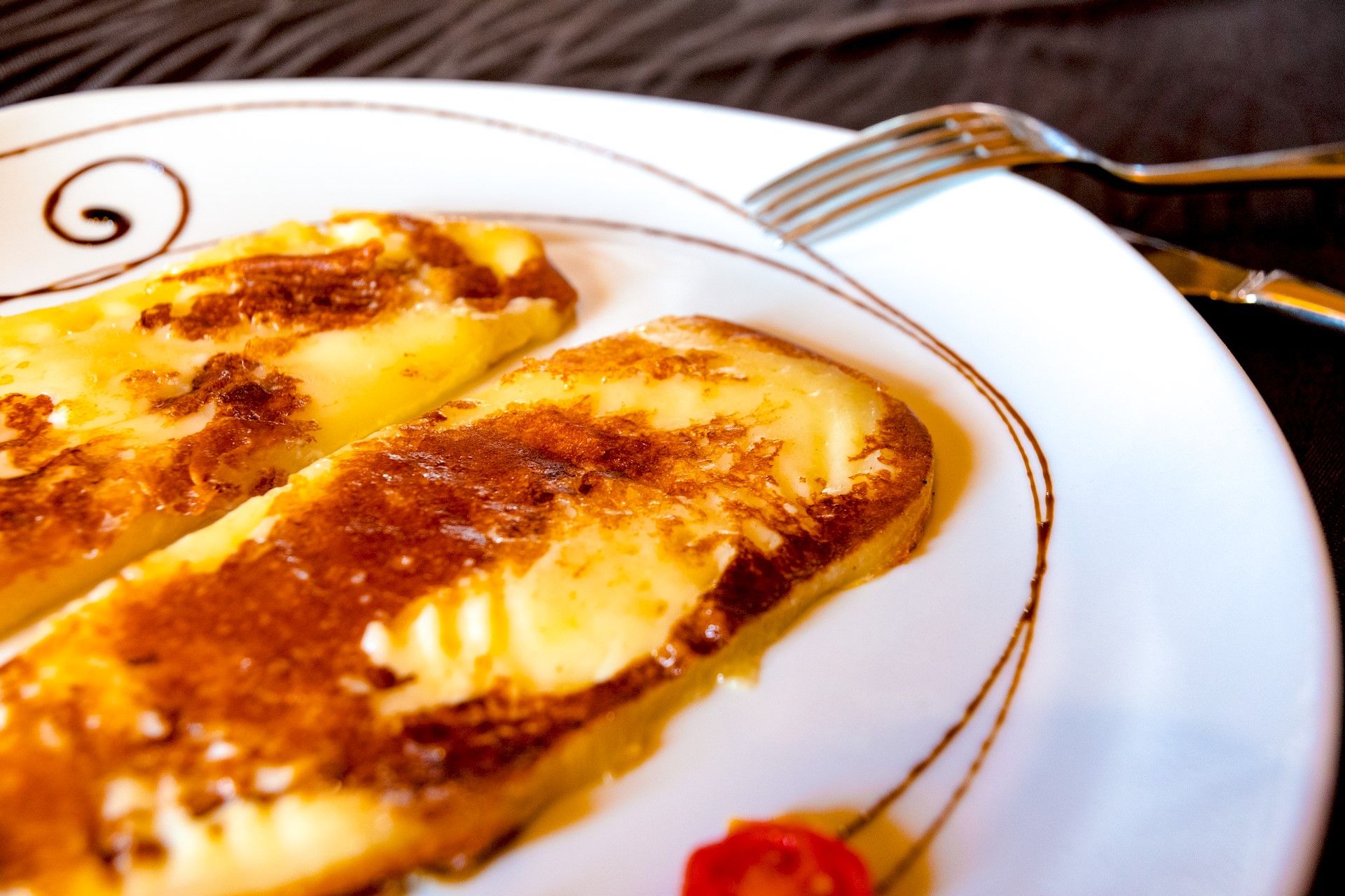 formaggio dorato sulla piastra del ristorante La Tacchinella cucina tipica teramana abruzzese a Canzano