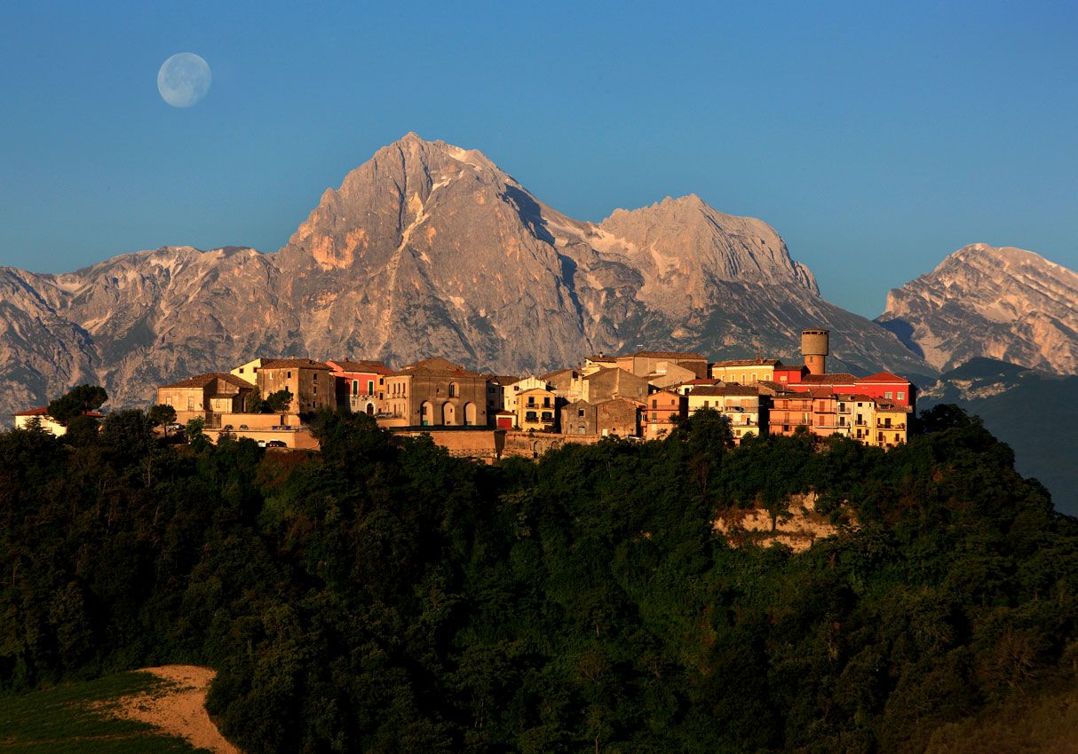 scorcio sulla vista panoramica di Canzano a Teramo in Abruzzo