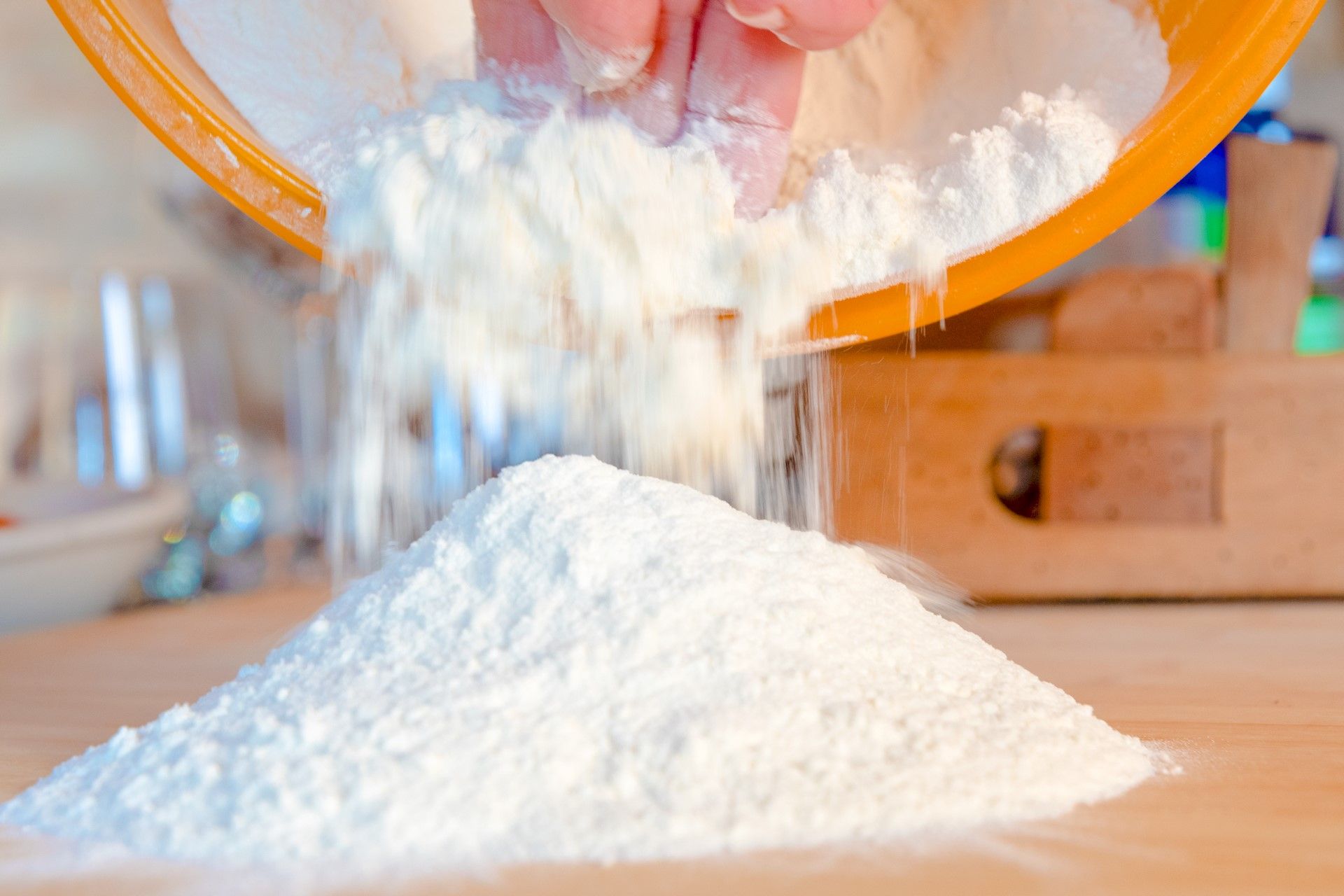 fontana di farina durante la preparazione della Chitarra Teramana piatto tipico primo Ristorante La Tacchinella Canzano Teramo