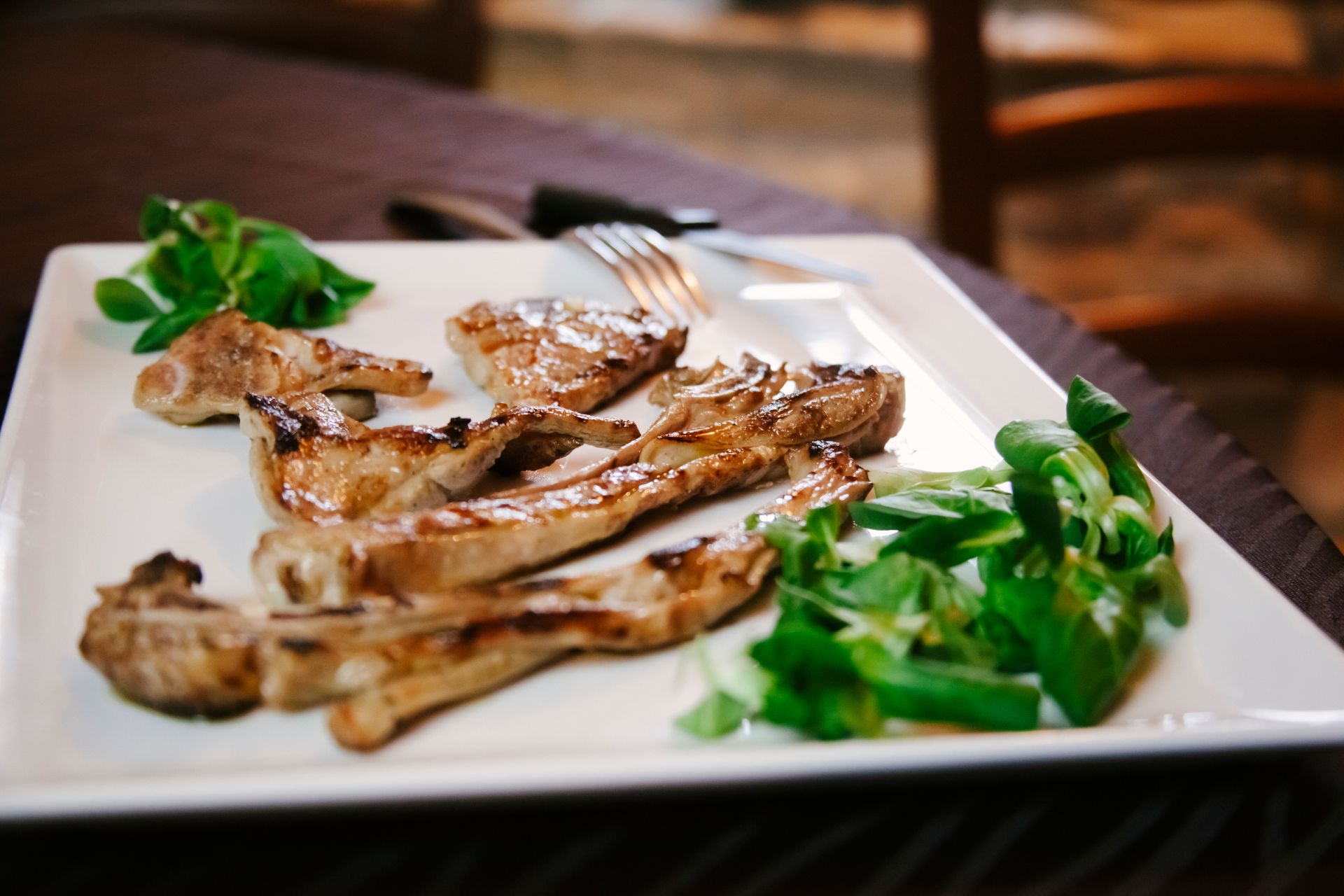 grigliata di agnello fresco del ristorante La Tacchinella cucina tipica teramana abruzzese a Canzano